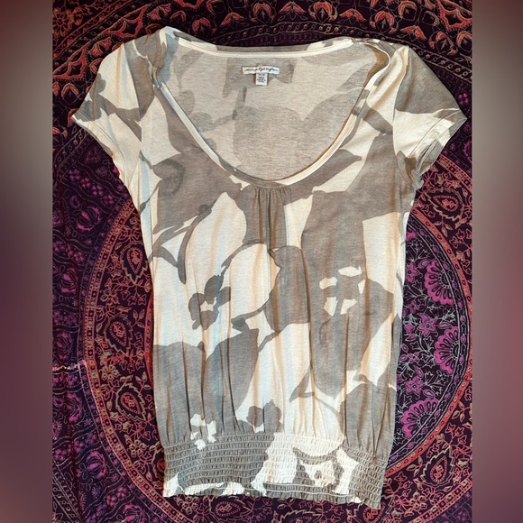 Abstract botanical y2k scoop neck tee with ruched hem - Picture 2 of 5